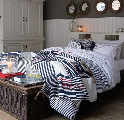 Riviera Maison Breton Coast navy dekbedovertrek slaapkenner theo bot wit rood sprei kussen north west cushion doorsnede 40 cm. piping print website slaapkenner theo bot.